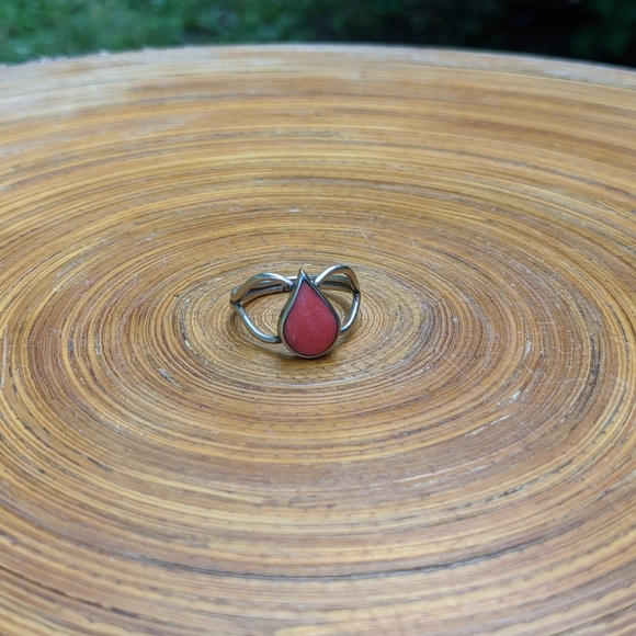 Vintage Coral Stone Ring - Picture 3 of 8